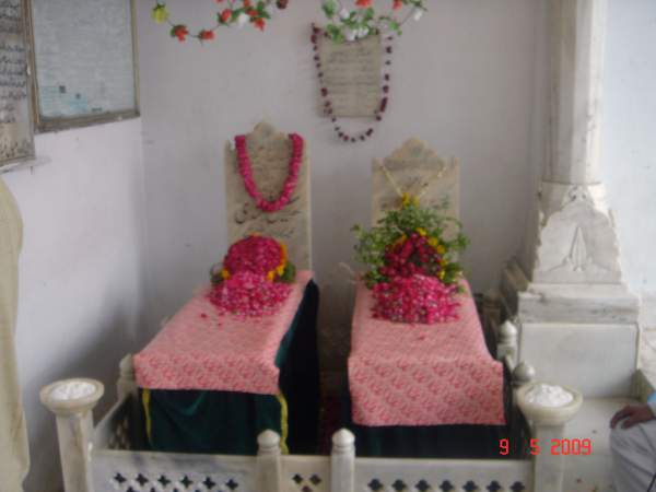 2graves-near-data-grave.jpg